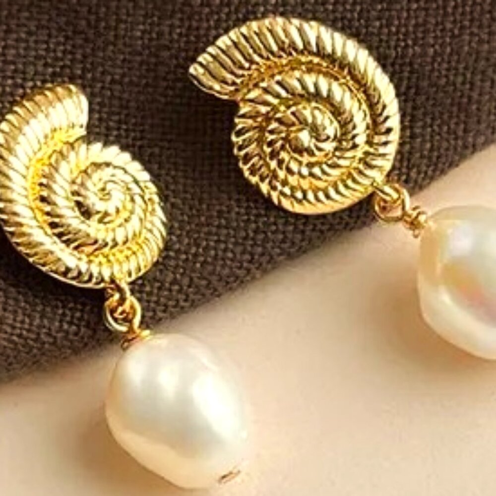 18K GOLD DIP CONCH SHELL STUD WITH A FRESHWATER PEARL STATEMENT EARRING